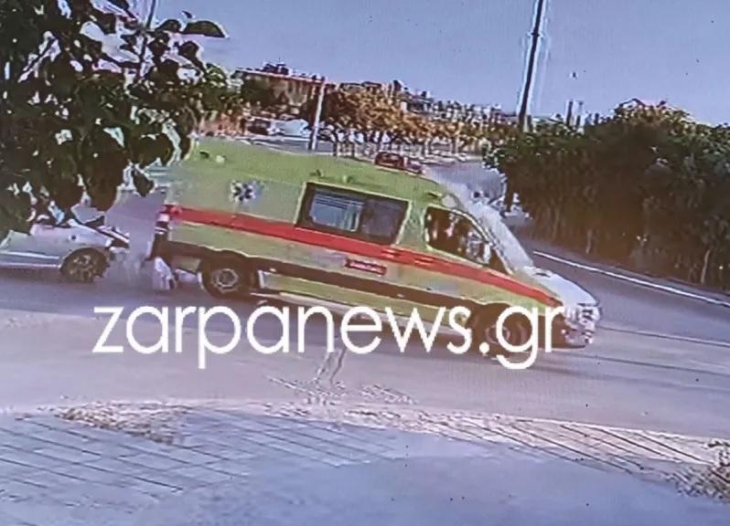 Χανιά: Συγκλονιστικό βίντεο από τη στιγμή που τουμπάρει ασθενοφόρο μετά τη σύγκρουση με ΙΧ