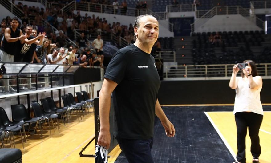 Μπάνε: «Ο ΠΑΟΚ κάνει πρωταθλητισμό» - Έδωσε τη φανέλα στον Όσμαν
