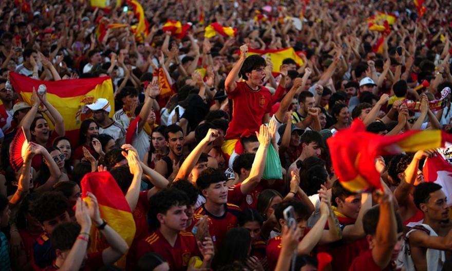 Live Streaming: Η εθνική Ισπανίας μόλις έφτασε στη Μαδρίτη - Σε λίγο η μεγάλη παρέλαση των πρωταθλητών κόσμου