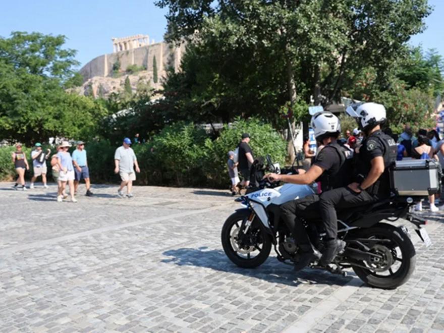 Επίθεση στην Ακρόπολη: Ο 60χρονος είχε επιτεθεί με μαχαίρι και στο Σύνταγμα - Πιο σοβαρά ο ένας από τους δύο τουρίστες