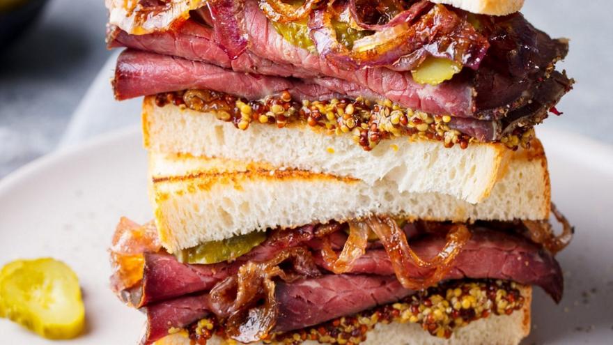Pastrami sandwich: Το αγαπημένο σάντουιτς των Νεοϋορκέζων