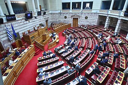 Βουλή: Ψηφίστηκε ο Προσωπικός Βοηθός ΑμεΑ και η απαγόρευση χρήσης πατινιών από ανήλικους κάτω των 17