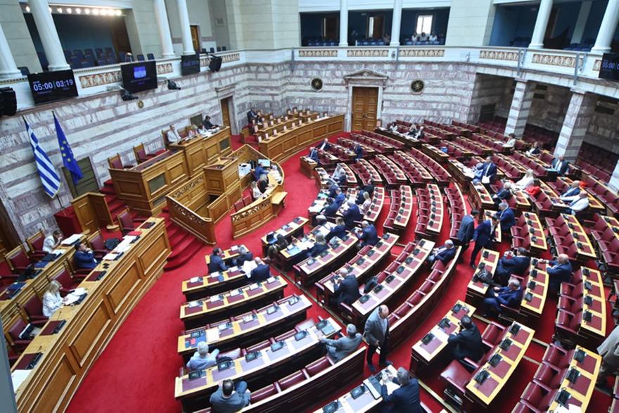Βουλή: Ψηφίστηκε ο Προσωπικός Βοηθός ΑμεΑ και η απαγόρευση χρήσης πατινιών από ανήλικους κάτω των 17