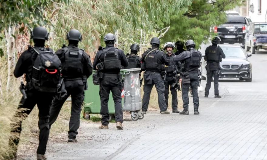Αναφορά ότι προσήχθη ο ιατροδικαστής Χανίων - Σε εξέλιξη αστυνομική επιχείρηση στην Κρήτη