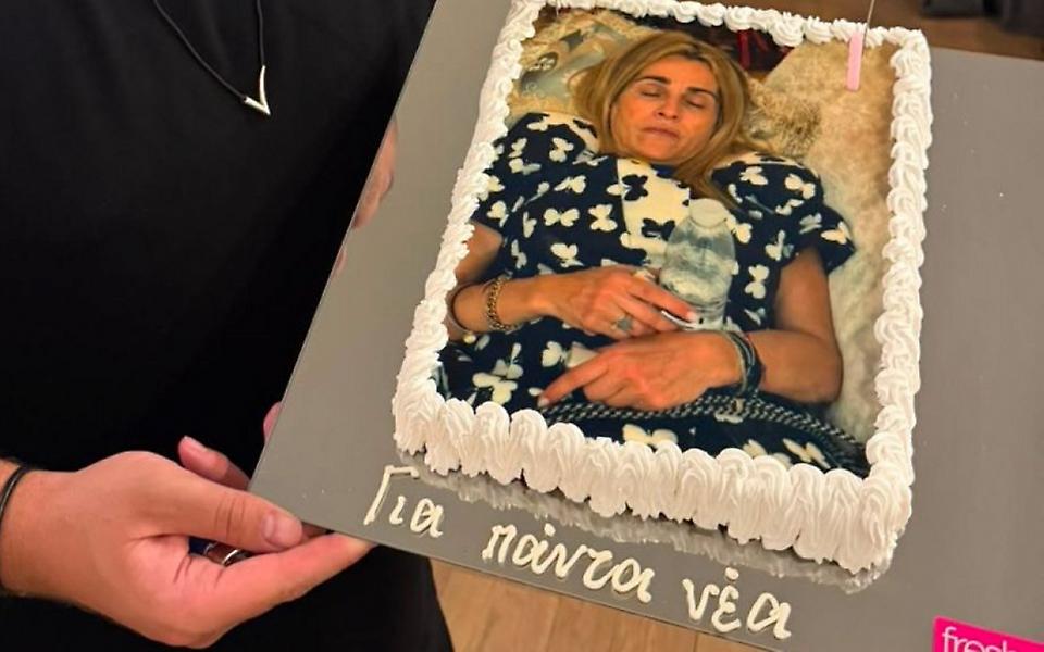 Τζένη Μπότση: Η έκπληξη των κολλητών για τα γενέθλιά της και η επική τούρτα που της έφτιαξαν