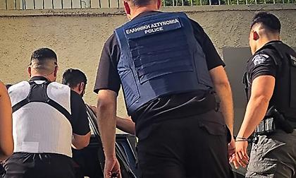 Θάνατος 41χρονης στη Σύρο: Γιατί ζητήθηκε η αναπαράσταση - Εικόνες από το σημείο