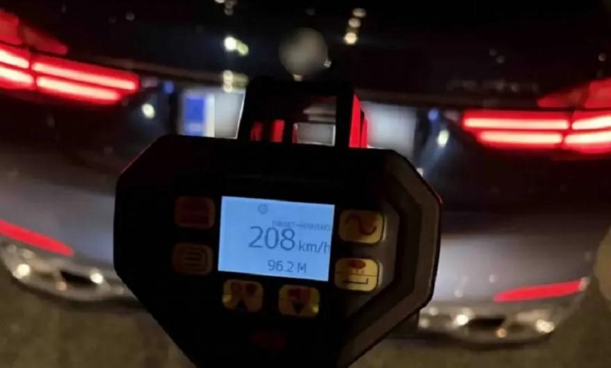 Τρόμος στην Εθνική: Συνελήφθη 29χρονος που έτρεχε με 208 χλμ. την ώρα στα Μέγαρα