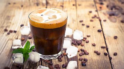 Πώς να φτιάξεις freddo espresso στο σπίτι σαν να τον πήρες απ’ έξω