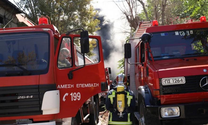 Σε εξέλιξη η φωτιά στην Πάρο: Συνεχίζεται η μάχη με τις φλόγες – Ενισχύθηκε το μέτωπο της πυρόσβεσης