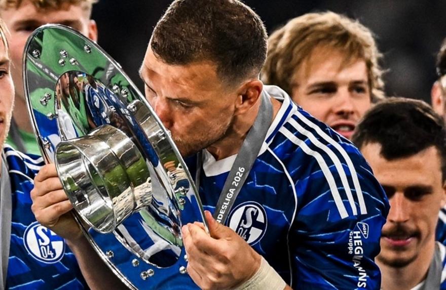 Ο 40χρόνος Τζέκο θα παίξει ξανά στην Bundesliga