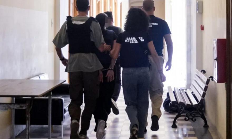 Το Συμβούλιο Πλημμελειοδικών αποφασίζει εάν θα προφυλακιστεί ο 41χρονος για το φονικό στη Σύρο