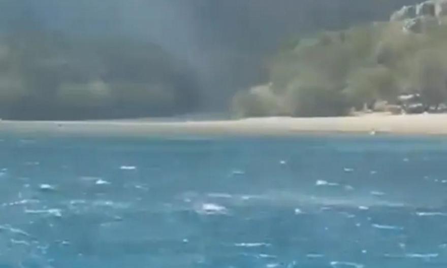 Δραματική επιχείρηση διάσωσης στην Πρέβελη: Απεγκλωβίστηκαν 51 άτομα από τη φωτιά
