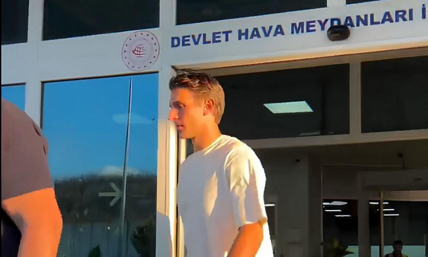 Έφτασε στην Κωνσταντινούπολη για να τελειώσει τη μεταγραφή του στη Χαλ ο Τζολάκης!