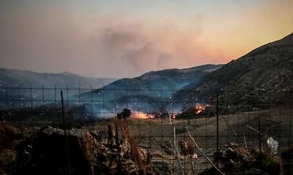 Συνεχίζεται η μάχη με τον πύρινο εφιάλτη στο Ρέθυμνο - Ανυπολόγιστες καταστροφές, αγώνας δρόμου να σωθούν περιουσίες