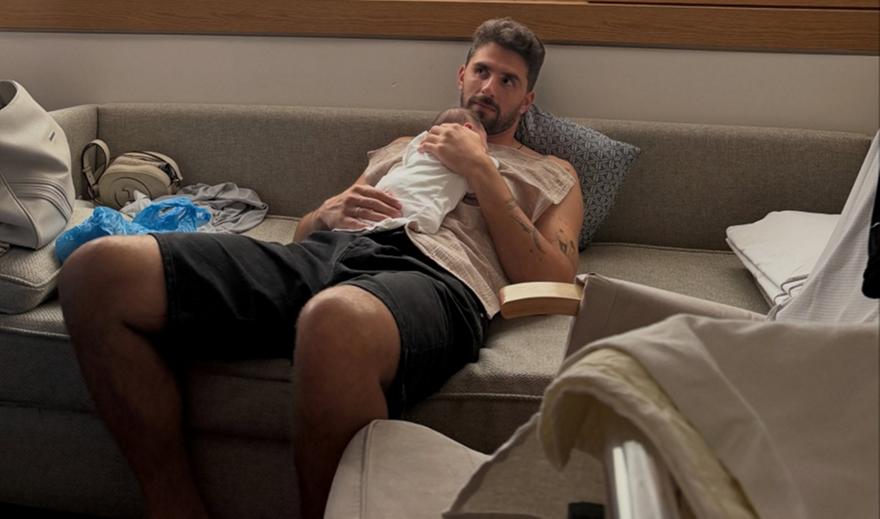 Στέφανος Καπίνο: Η γυναίκα του έφερε στον κόσμο το πρώτο τους παιδί!