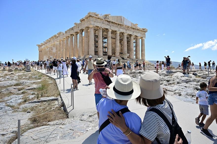 «Δεν ήξερα αν είμαι ζωντανή ή πεθαμένη»: Δικαίωση για τη φύλακα της Ακρόπολης που χτυπήθηκε από κεραυνό