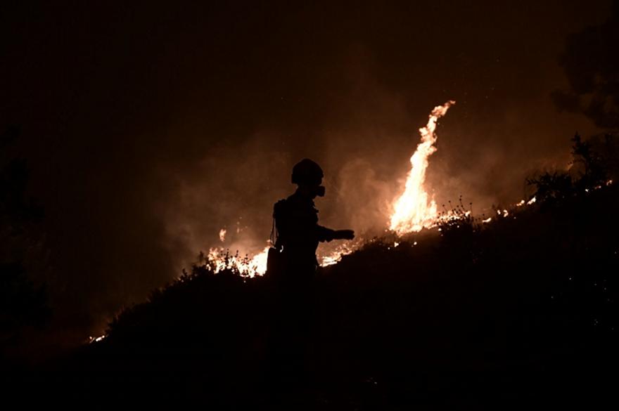 Πόρτο Γερμενό: Στον απεγκλωβισμό 12 ανθρώπων προχώρησαν δυνάμεις του λιμενικού και της πυροσβεστικής
