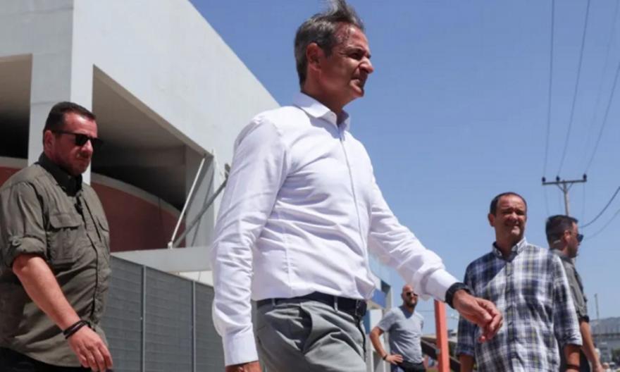 Στο Συντονιστικό της Πολιτικής Προστασίας ο Μητσοτάκης – Ενημερώθηκε για τα πύρινα μέτωπα στη χώρα