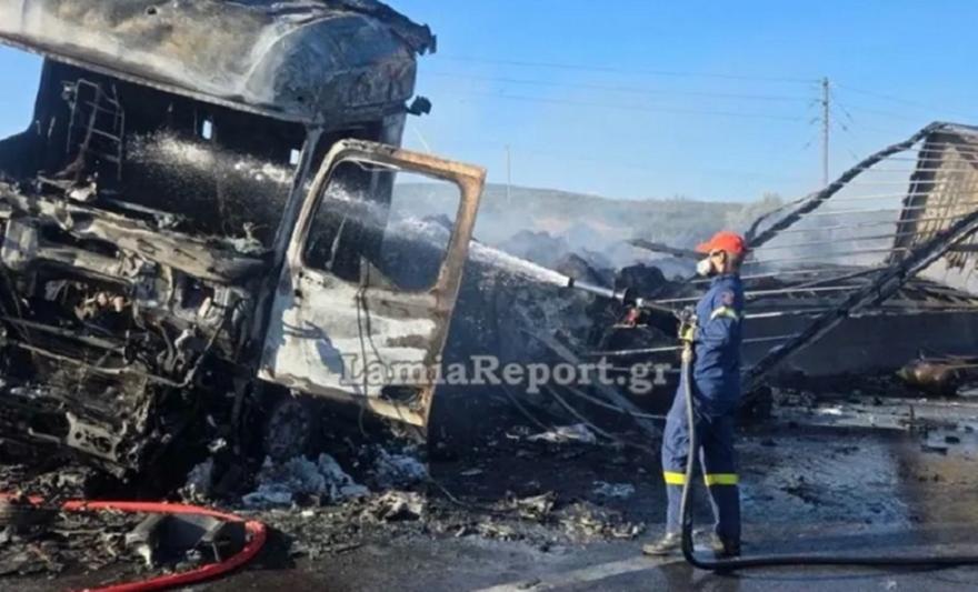 Ένας νεκρός μετά από σύγκρουση δύο φορτηγών στην Αθηνών - Λαμίας