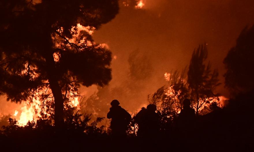 «Μega Fire» στο Πόρτο Γερμενό: Με κατεύθυνση την Ψάθα και την Βένιζα η πύρινη λαίλαπα - Εκκένωση περιοχών προς Μέγαρα