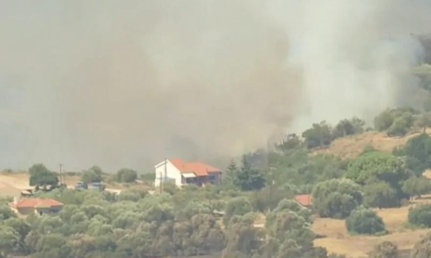 Live - Πολλαπλές εστίες: Εκκενώθηκαν οικισμοί στα Μέγαρα, δίπλα σε σπίτια η φωτιά στην Κεφαλονιά