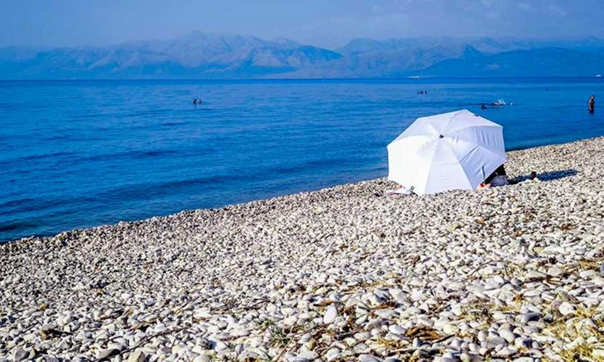 Καιρός: Αίθριος με άνοδο της θερμοκρασίας έως 37 βαθμούς