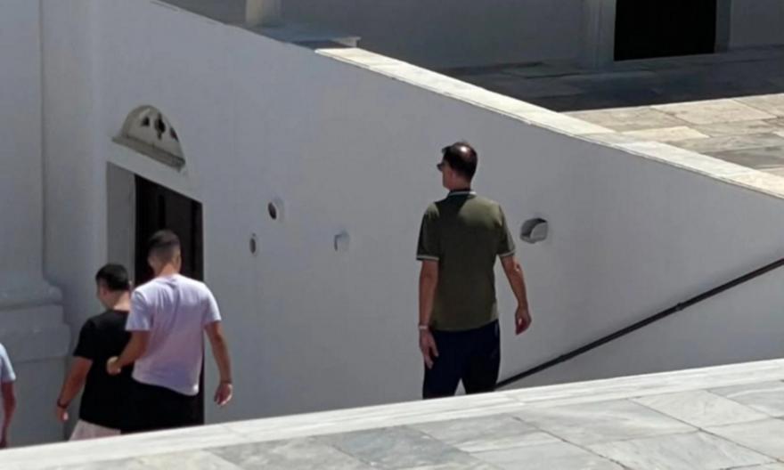 Προσκύνησε στην Παναγιά της Τήνου ο Γιώργος Μπαρτζώκας