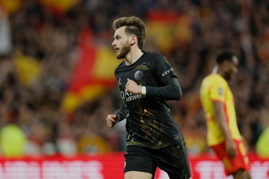 L’ Equipe: «Ο Κβαρατσχέλια το μεγάλο φαβορί για τη Χρυσή Μπάλα»