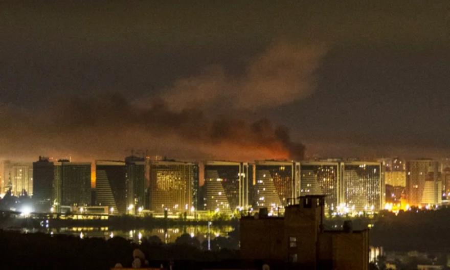 Ρωσικές δυνάμεις έπληξαν το Κίεβο με βαλλιστικούς πυραύλους