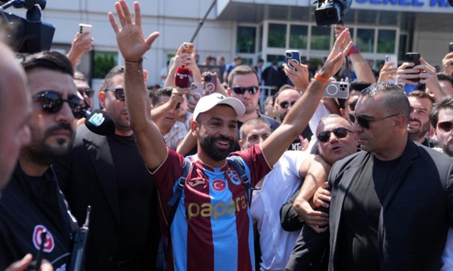 Έφτασε Κωνσταντινούπολη ο Σαλάχ για τη Τραμπζονσπόρ