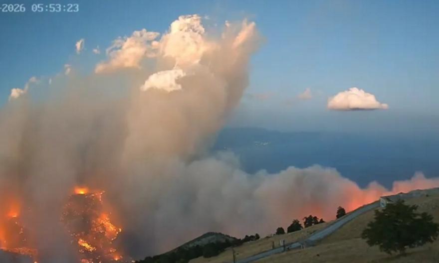 Συγκλονιστικό timelapse βίντεο από τη ραγδαία εξάπλωση της φωτιάς στις πλαγιές του Κιθαιρώνα