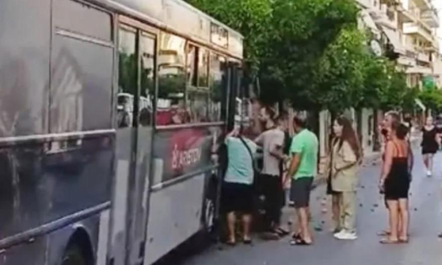 Σοκαριστικό περιστατικό στο Αίγιο: Οδηγός λεωφορείου υπέστη ανακοπή- Tο όχημα έπεφτε πάνω σε άλλα ΙΧ