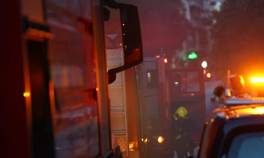 Παλαιό Φάληρο: Φωτιά σε κατάστημα, εκκενώνεται πολυκατοικία