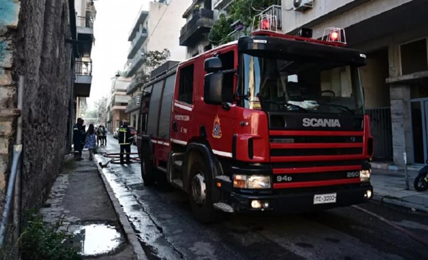 Φωτιά σε εγκαταλελειμμένο κτίριο στο Μοσχάτο