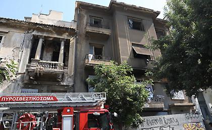 Φωτιά σε ακατοίκητο κτίριο στην οδό Κουμουνδούρου - Απεγκλωβίστηκε άτομο