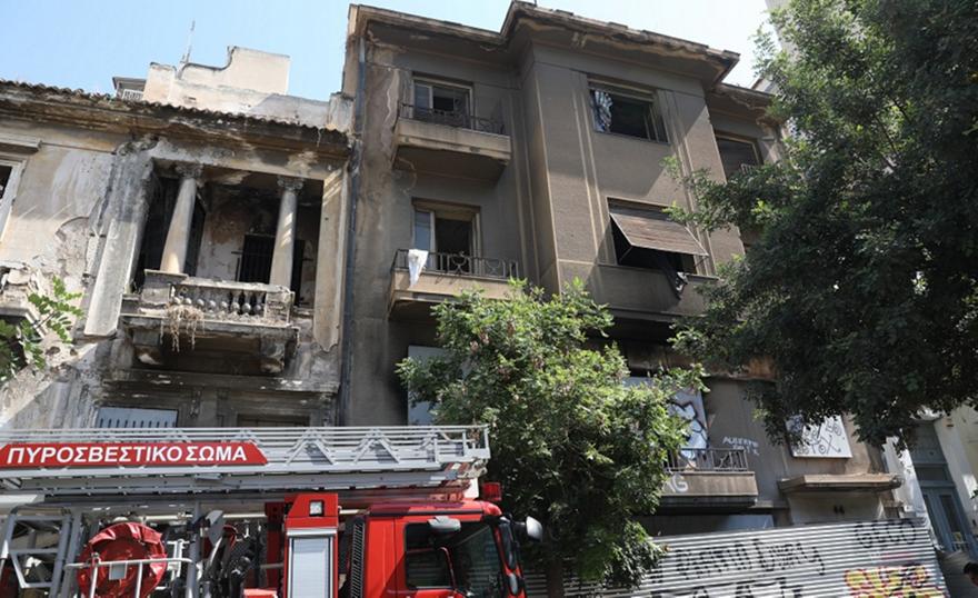 Φωτιά σε ακατοίκητο κτίριο στην οδό Κουμουνδούρου - Απεγκλωβίστηκε άτομο
