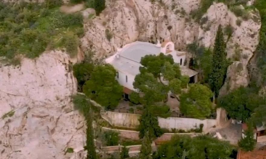 Θρίλερ στον Λυκαβηττό: Εντοπίστηκε σορός σε σπηλιά κοντά στους Αγίους Ισιδώρους