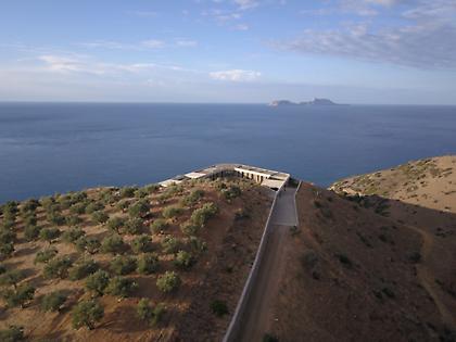Μια εντυπωσιακή κατοικία-κόσμημα με θέα στο απέραντο μπλε της νότιας Κρήτης
