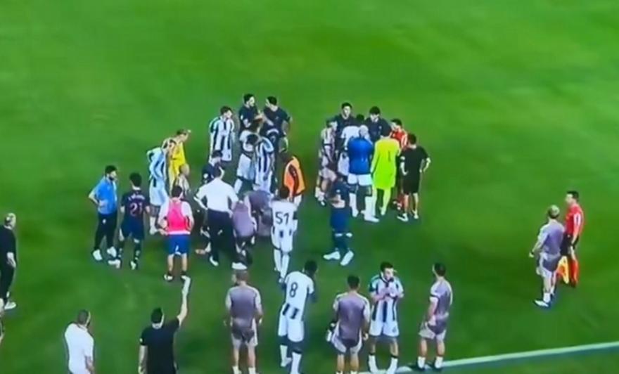 Τρομακτικό τάκλιν και αποβολή του Γκάγια σε φιλικό, μπήκε όλος ο πάγκος της Νιούκαστλ στον αγωνιστικό χώρο!