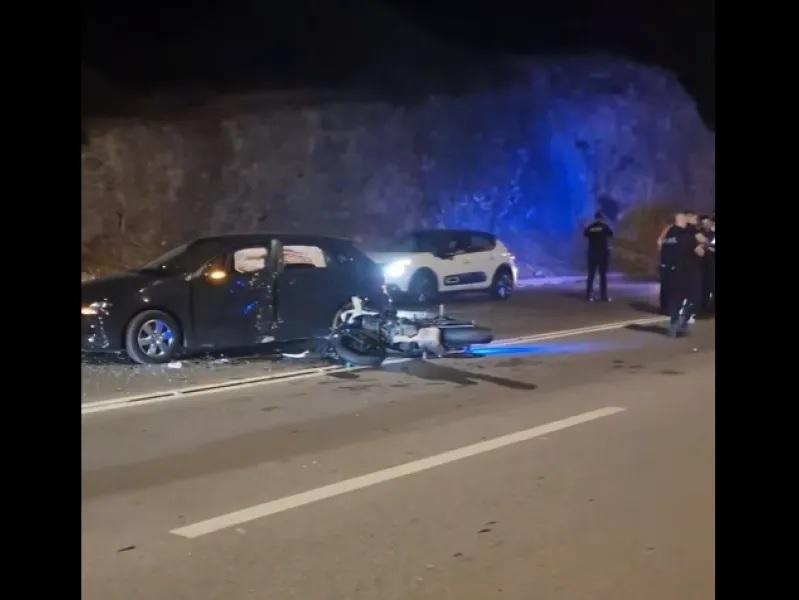 Πώς έγινε το τροχαίο στην Αθηνών-Σουνίου: Η επικίνδυνη αναστροφή του ΙΧ και η σύγκρουση με τη μηχανή της ΔΙΑΣ