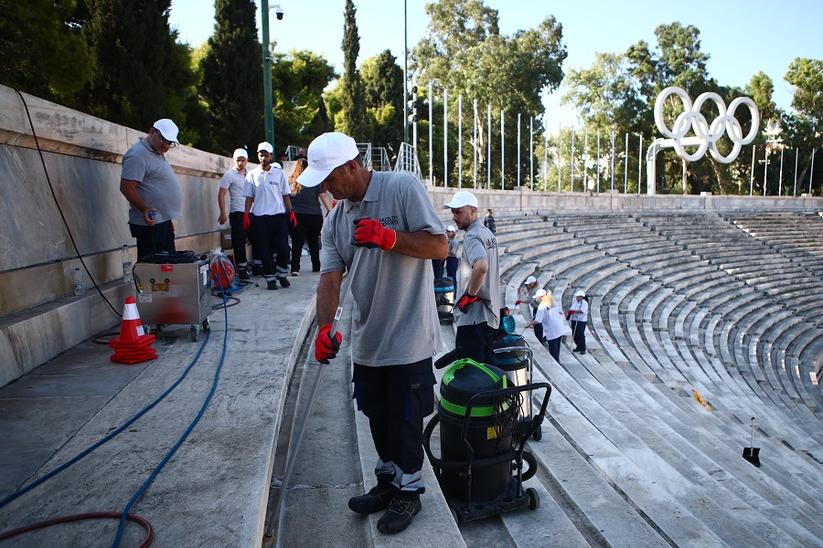 Άρχισε ο καθαρισμός των μαρμάρων του Παναθηναϊκού Σταδίου