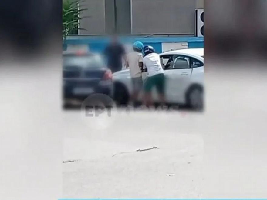 Θεσσαλονίκη: Άγρια καταδίωξη έξω από το ΑΧΕΠΑ – Στο πεζοδρόμιο το ένα όχημα, δείτε βίντεο