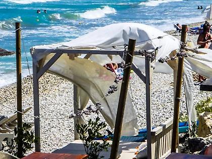Καιρός: Συνεχίζουν οι άνεμοι, πιο αισθητοί στο Αιγαίο - Πού θα δείξει το θερμόμετρο 38 βαθμούς