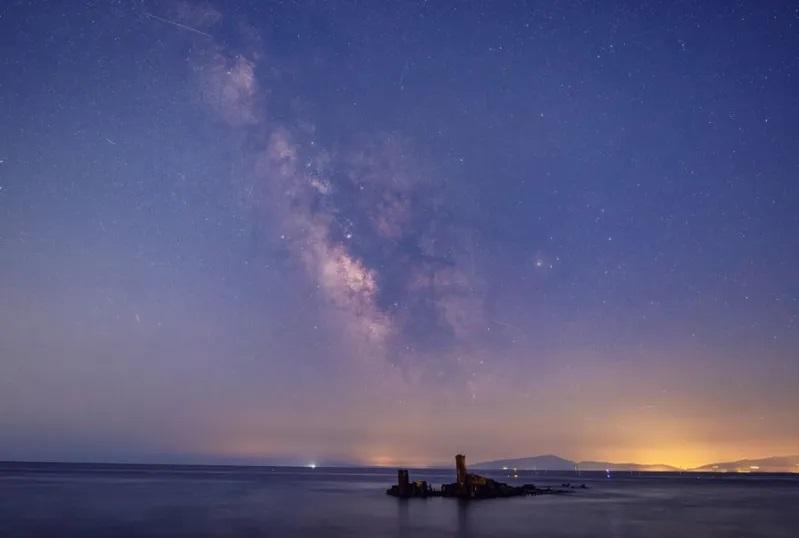 Ο Γαλαξίας «σκέπασε» το γεφύρι Αζίζ Αγά στα Γρεβενά – Μαγικές εικόνες από το εντυπωσιακό φαινόμενο