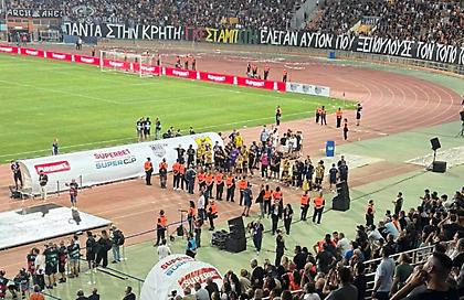 Respect: Οι παίκτες της ΑΕΚ έμειναν στο γήπεδο για την απονομή του ΟΦΗ-Συγχαρητήρια Ηλιόπουλου σε Μπούση