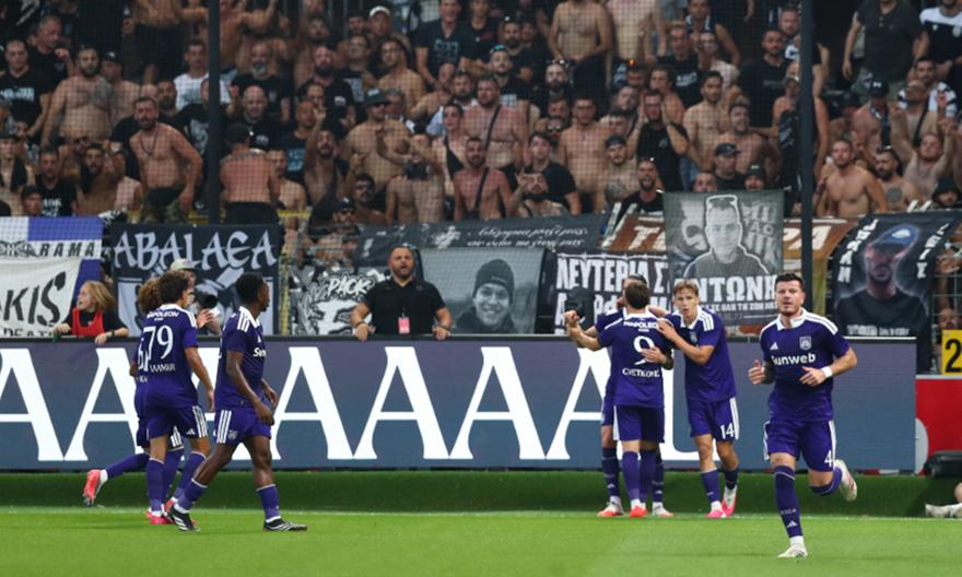 Ασταθής επέμβαση του Παβλένκα σε κεφαλιά του Μπιανκόν και γκολ του Πετρό για το 1-0 της Άντερλεχτ