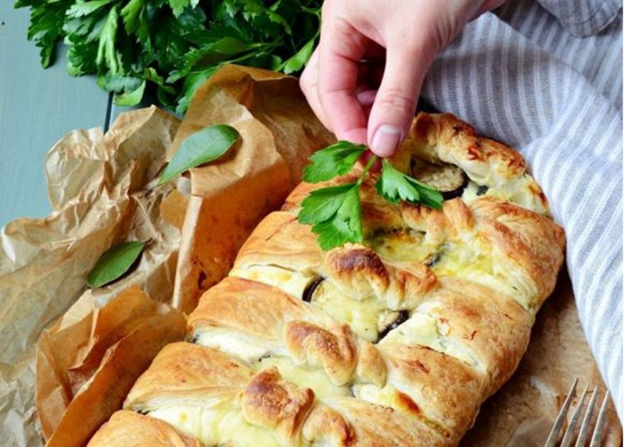 Στρούντελ μελιτζάνας με φέτα και γιαούρτι