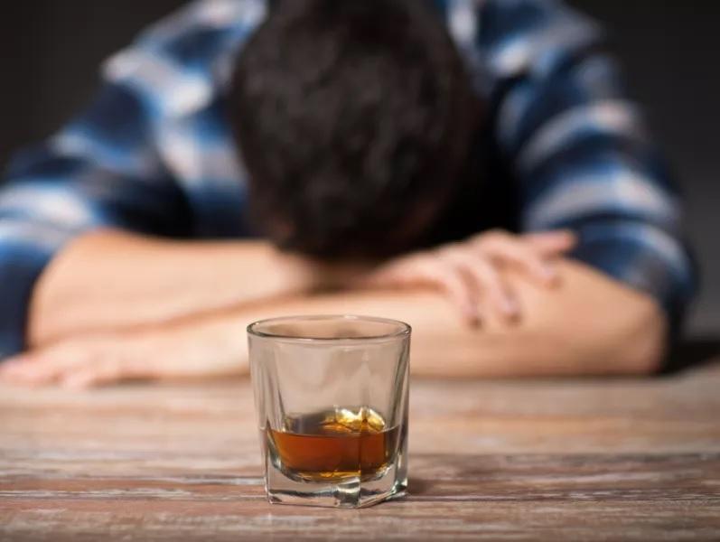 Χανιά: Στο νοσοκομείο μετά από κατανάλωση αλκοόλ 3 ανήλικοι - Συνελήφθησαν οι κηδεμόνες τους