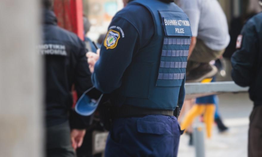 Ασπρόπυργος: Συνελήφθη 28χρονος που επιτέθηκε με καραμπίνα σε γυναίκα και τον γιο της
