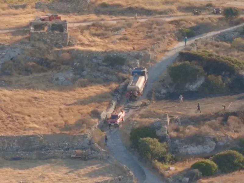 Τραγωδία στη Σίφνο: Τα απανθρακωμένα συντρίμμια του ελικοπτέρου